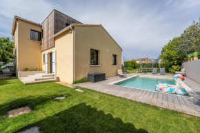 Piscine, clim, terrain de pétanque et jeux enfants